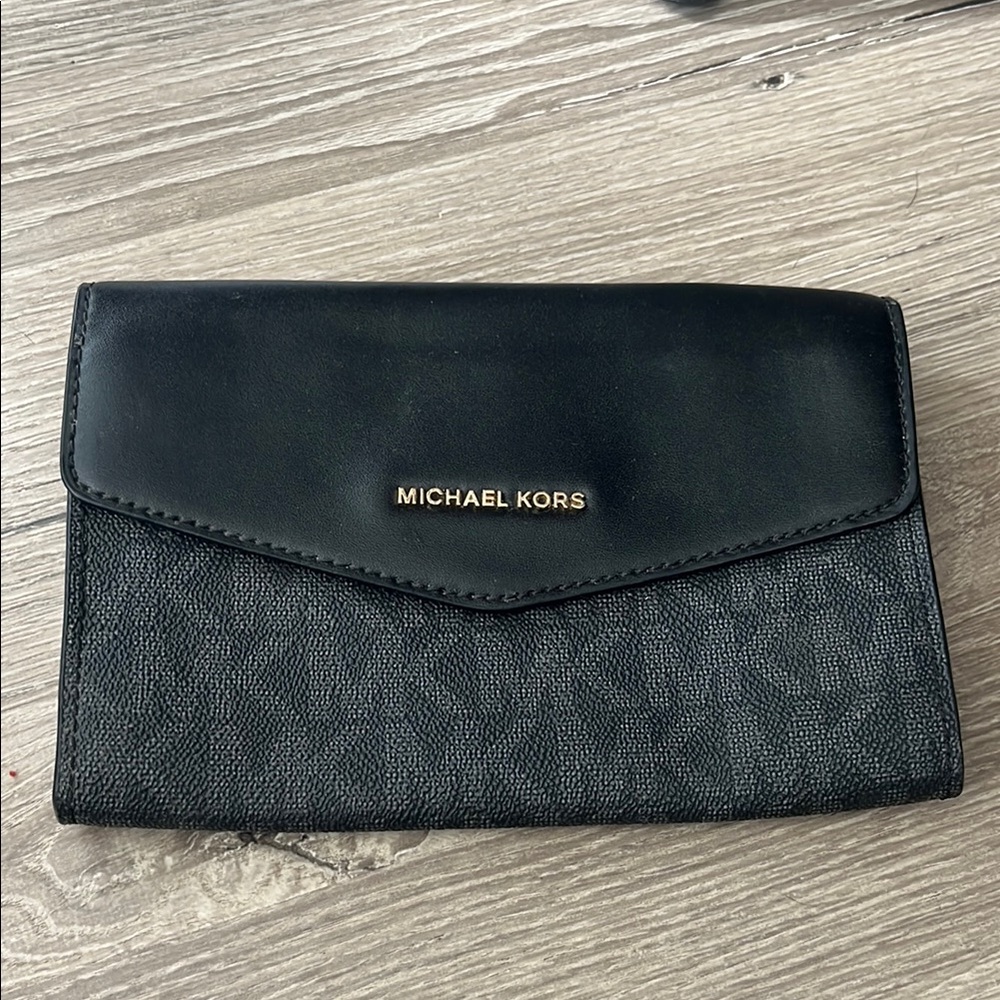 Michael kors clutch